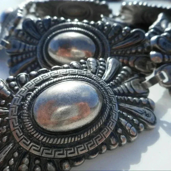 Escada Vintage Designer Concho Belt Necklace in Brushed Silver Tone ChainLink - Picture 5 of 13